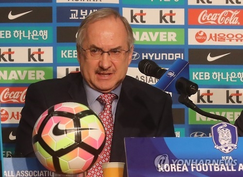 In this file photo taken on March 13, 2017, South Korea men's national football team head coach Uli Stielike speaks to reporters during a press conference in Seoul. (Yonhap)