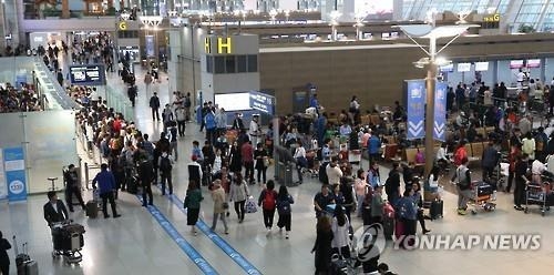 Int'l migrant numbers rebound in 2016 on rise in visitors - 1