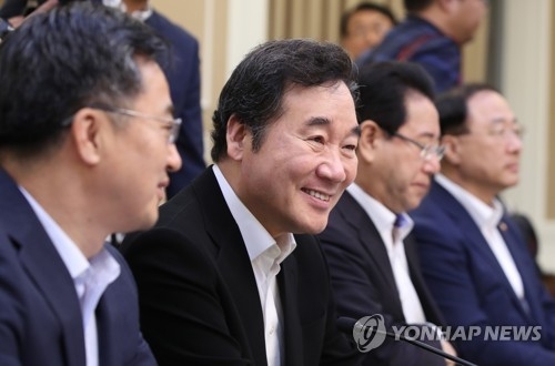 (LEAD) PM negative about calls for S. Korea's nuclear armament - 1