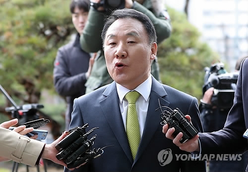 Yeom Dong-yeol, a lawmaker of the main opposition Liberty Korea Party, speaks to the press at the Seoul Northern District Prosecutors' Office in Seoul on April 6, 2018. (Yonhap)