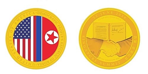 This file image, provided by Hyundai Homeshopping, shows the back and front side of the gold medallion that commemorates the historic U.S.-North Korea summit. (Yonhap)