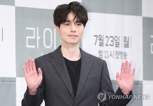 Actor Lee Dong-wook, who plays the role of Ye Jin-woo in the new TV series "Life," poses for photos during a press conference in southern Seoul on July 23, 2018. (Yonhap) 