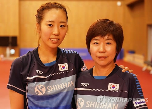 South Korean table tennis player Yang Ha-eun (L) and her mother Kim In-soon, a former junior table tennis star and now a national team manager, pose for a photo at the Jincheon National Training Center in Jincheon, 90 kilometers south of Seoul, on Aug. 8, 2018. (Yonhap)