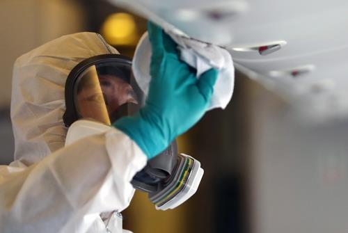 A sanitation worker disinfects an airplane of Korea Air Lines Co., which arrived from Dubai, at the airline's hangar in Incheon, west of Seoul, on Sept. 13, 2018, as part of efforts to stop the spread of Middle East Respiratory Syndrome (MERS). A 61-year-old South Korean man was confirmed on Sept. 8 to be infected with the MERS virus after traveling to Kuwait via Dubai. (Yonhap)