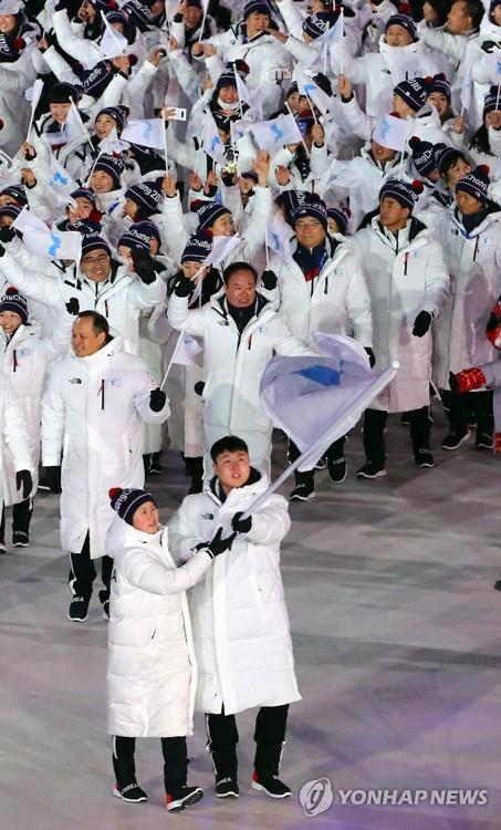 This file photo shows South and North Korean athletes jointly marching under the Korean Peninsula flag during the opening ceremony of the 2018 PyeongChang Winter Olympics in South Korea on Feb. 9, 2018. (Yonhap)