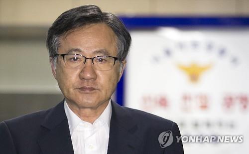 This photo shows Kim Shin-jong, former CEO of the state-run Korea Resources Corp., on July 23, 2015. (Yonhap)