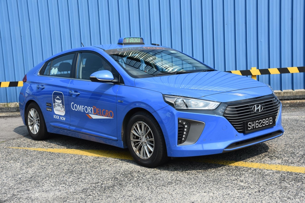 This file photo, provided by Hyundai Motor, shows the carmaker's Ioniq gasoline hybrid car. (PHOTO NOT FOR SALE) (Yonhap) 