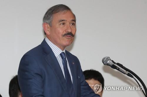 This undated file photo shows U.S. Ambassador to South Korea Harry Harris speaking at a meeting in Seoul. (Yonhap)
