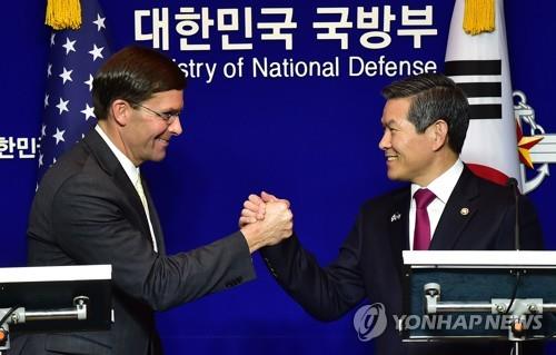 In the file photo from Nov. 15, 2019, South Korean Defense Minister Jeong Kyeong-doo (R) and his U.S. counterpart Mark Esper shake hands after their joint news conference at the defense ministry in Seoul. They held the 51st Security Consultative Meeting earlier in the day. (Pool photo) (Yonhap)