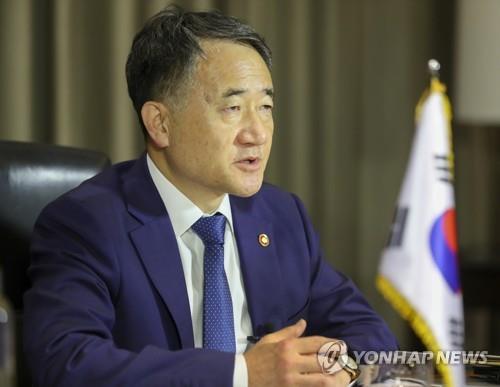 South Korean Health Minister Park Neunghoo takes part in a videoconference of the Group of 20 Finance and Health Ministers at his office in Seoul on Sept. 17, 2020, in this photo provided by his office. (PHOTO NOT FOR SALE) (Yonhap)