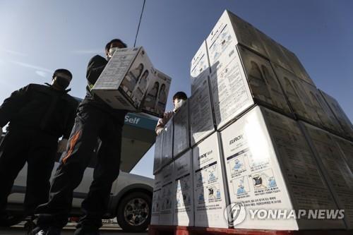 This undated file photo shows boxes of urea solution at a gas station in Seoul. (Yonhap) 