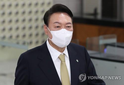 President Yoon Suk-yeol arrives at the presidential office in Yongsan, central Seoul, on June 8, 2022. (Pool photo) (Yonhap)