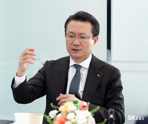 Yu Jeong-joon, vice chair and co-CEO of SK E&S Co., speaks during an in-house interview posted on the company's website, in this photo provided by the company on June 4, 2022. (PHOTO NOT FOR SALE) (Yonhap)