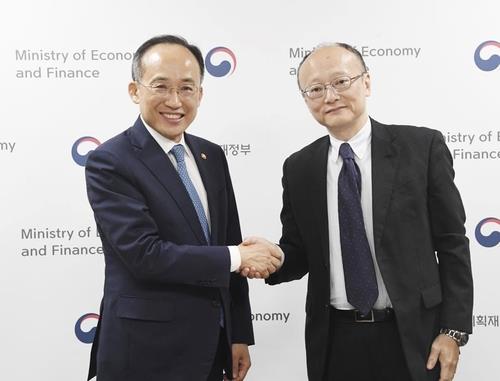 South Korean Finance Minister Choo Kyung-ho (L) shakes hands with Japanese Vice Finance Minister Masato Kanda in Seoul on June 2, 2023, in this photo released by the Ministry of Economy and Finance. (PHOTO NOT FOR SALE) (Yonhap)