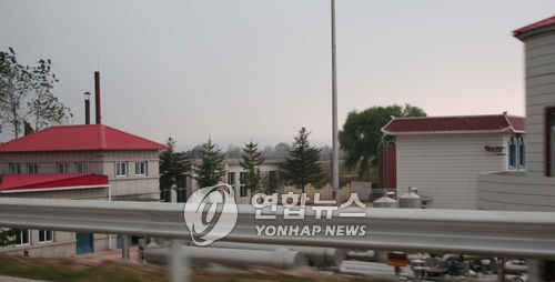 中国・丹東市にある北朝鮮への石油パイプライン関連施設（資料写真）＝（聯合ニュース）
