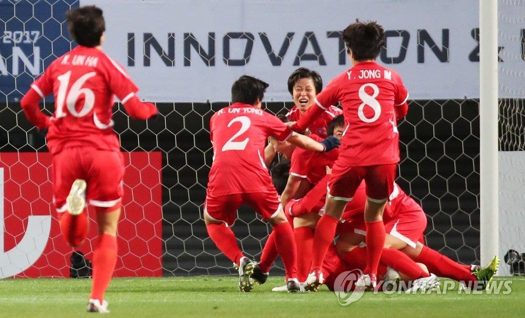 ゴールを決め、喜ぶ北朝鮮選手＝１１日、千葉（聯合ニュース）