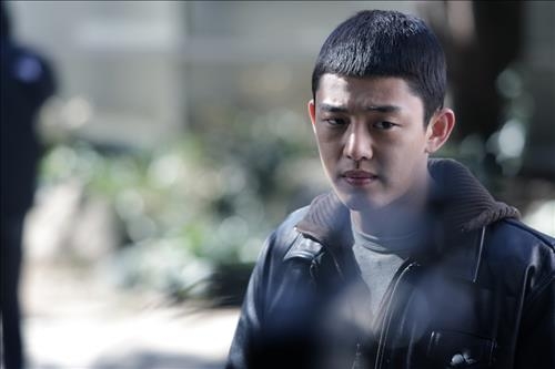 유아인 "정직하다면, 투박해도 목소리 내고 싶어" - 2