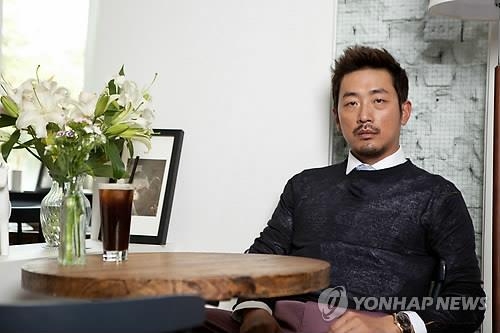 제34회 황금촬영상 배우 부문 대상에 하정우1