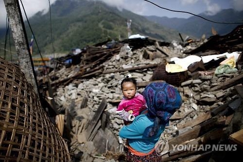 네팔 지진 8일만에 101세 노인 등 생환 소식 잇따라(종합3보) - 3