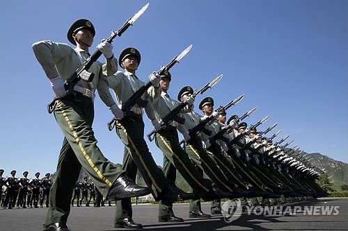 <中열병식> 경제굴기 이어 군사굴기 '칼' 빼든 시진핑 - 2
