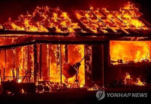 캘리포니아 '쌍둥이산불'로 이재민 2만명…1명 사망(종합) - 6