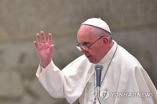 교황 "파리 테러는 정당화될 수 없는 비인간적 행위" - 2