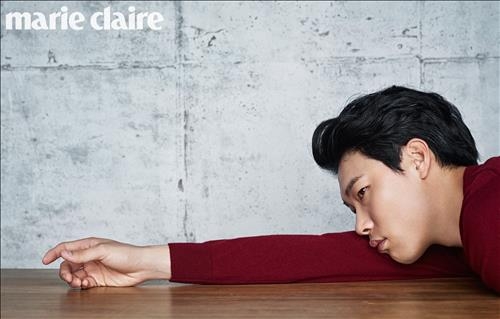 여전히 뜨거운 '어남류'…류준열 화보 공개 - 2