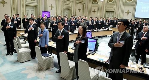 朴대통령, '6자회담 무용론' 첫 제기…5자 카드로 北전방위압박 - 2