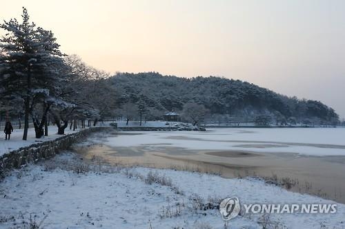 충북 제천 한파주의보…이틀 연속 영하 12도 밑돌 듯 - 2