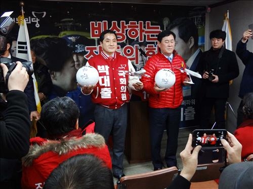 최경환 "국회에 잡힌 대통령 발목 부러질 지경" - 4
