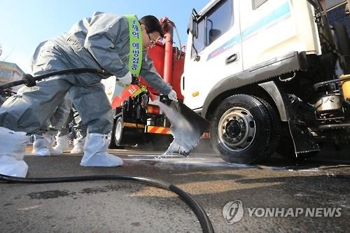 충북도, 구제역 예방 일제소독…이동필 장관 시연 - 2