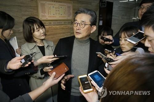 與 비박계 의원들, '이한구 발언 유감' 연판장 돌려 - 2