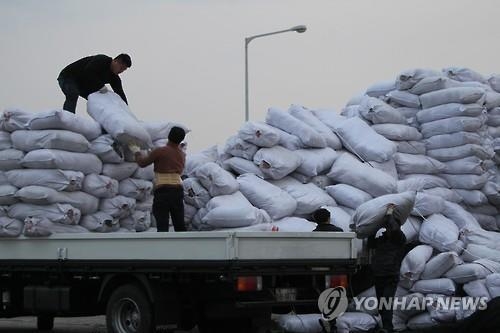 <개성공단 중단> "북한군 총 들고 경계…맨몸으로 돌아왔다"(종합) - 2
