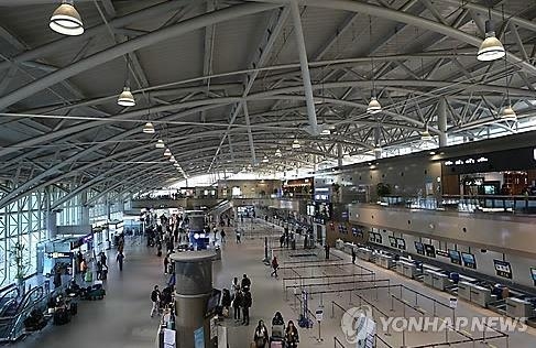 <지역이슈> 김해공항 이용객 1천200만명 신기록 행진 - 4