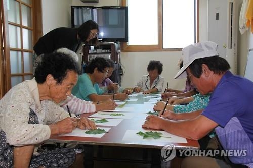 "까막눈이 책 냈어요"…고창 구현마을 '글 모음집' 발간 - 3