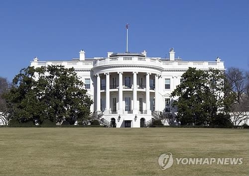 백악관 "오바마 대통령, 대북제재법안 거부권 행사 안할 것" - 2
