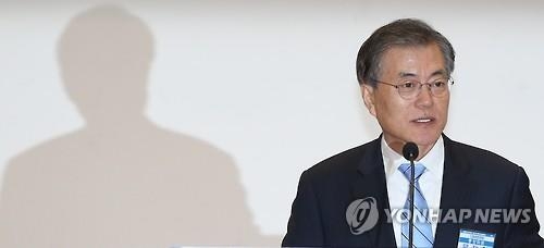 與 "문재인 발언, 이적행위…어느 나라 정치인이냐" - 2