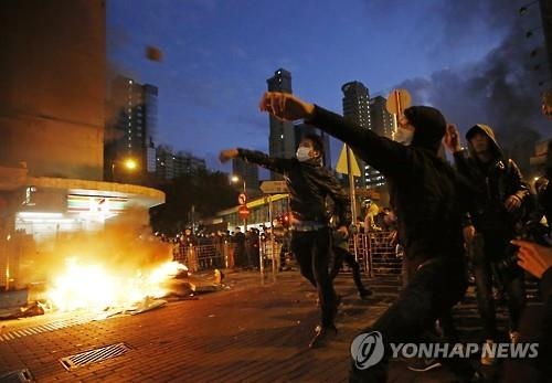 中정부 "홍콩 폭력시위 가담자, 테러 성향 급진 분리주의자" - 2
