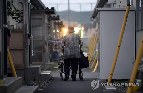 돌봄대상 많지만 박봉·야근에 일손 부족…日노인간병 그늘 - 2