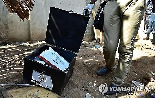 '대통령 30년째 집권' 우간다, 대선 당일 야당후보 체포 - 3