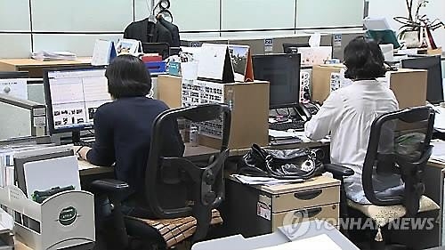 한국 핵심생산인구 고용률 76%…OECD 34개국중 27위 - 2