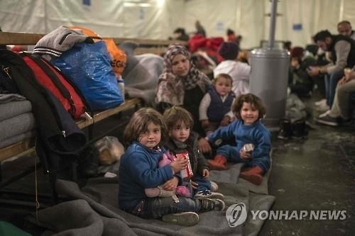 오스트리아·발칸 9개국 "국경통제 강화…난민 무제한수용 못해" - 4