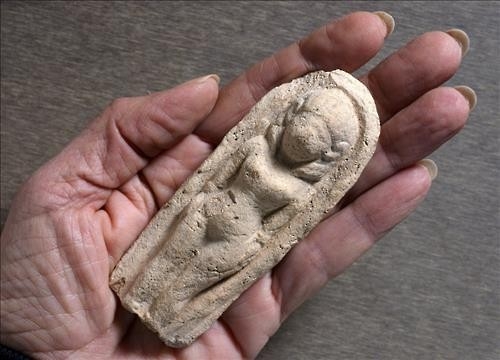 이스라엘 7살 소년, 3천400년 된 가나안 여인 조각상 발견 - 2