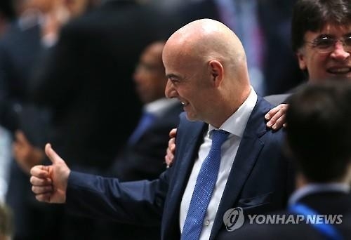 인판티노 UEFA 사무총장, FIFA 새 회장으로 선출(2보) - 2