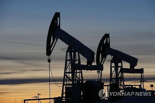 국제유가, '공급과잉 해소 어렵다' 전망에 WTI 0.9%↓ - 2
