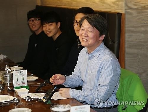 2년만에 술에 입댄 安, 위기속 제3정당 구축에 '올인' - 2