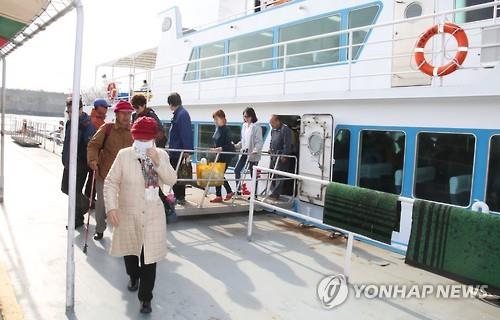 <선택 4.13> 마라도 주민, 가까스로 거친 바다 건너 투표(종합) - 2
