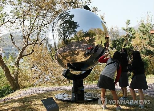 '힐링공간' 변신 창원 돝섬에 다시 관광객이 몰린다 - 3