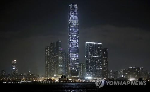 홍콩 마천루 조명 쇼, '중국에 도발' 논란에 중단 - 2