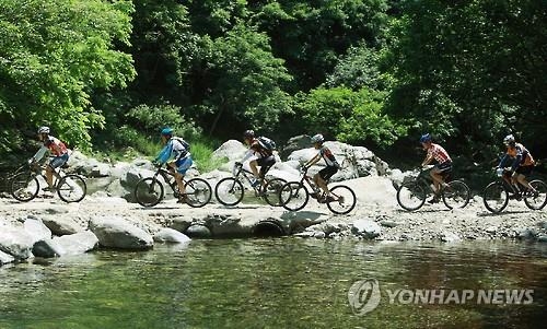 "자전거 타고 연인산 달려요"…가평, 12일 산악자전거대회 - 2